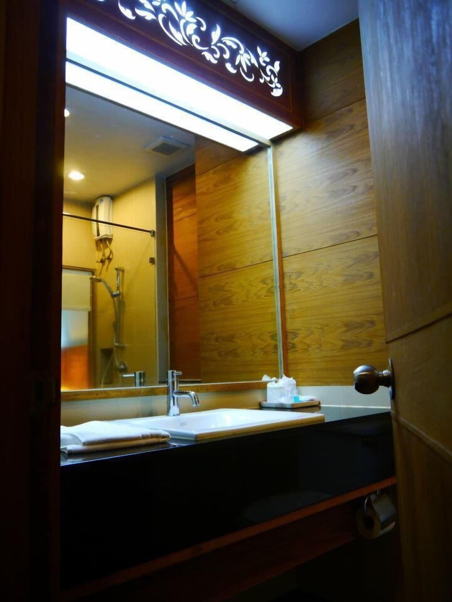 Baan Saikao Plaza Hotel & Service Apartment Koh Chang Extérieur photo